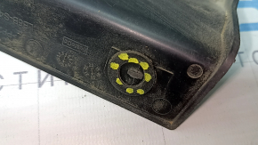 The right Ford Explorer 20-23 trunk level sensor has a broken mount.