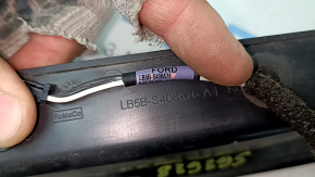 The right Ford Explorer 20-23 trunk level sensor has a broken mount.