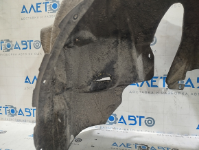 The rear right fender liner of the Audi Q3 8U 15 is worn out.