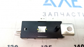 The antenna amplifier Polestar 2 21-25 has a broken mount.