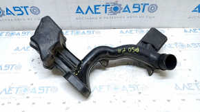 The air duct on the Toyota Prius 50 16-22 filter is cracked.