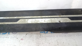 Front left door sill trim for VW Tiguan 18-24, black with chrome insert, backlit, scratches, needs dry cleaning, sooty, broken mount
