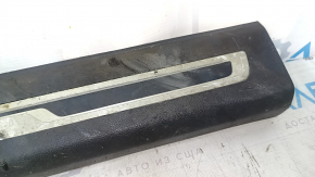 Front left door sill trim for VW Tiguan 18-24, black with chrome insert, backlit, scratches, needs dry cleaning, sooty, broken mount