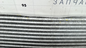 The oil cooler radiator of the VW Tiguan 18-24 is bent.