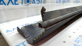 Right threshold Polestar 2 21-25 structure, worn, cracked, missing element