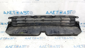 Lower grille of the front bumper of Lexus CT200h 11-13 pre-restyling, cracks