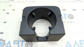 Cup holder in the center console pocket of the Polestar 2 21-25
