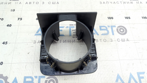 Cup holder in the center console pocket of the Polestar 2 21-25