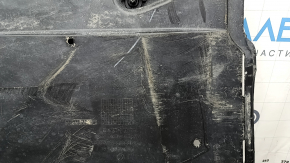 The left underbody protection of the VW Tiguan 18-24 is worn out, the fastening is dented