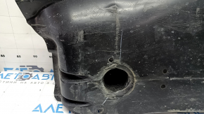 The left underbody protection of the VW Tiguan 18-24 is worn out, the fastening is dented