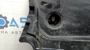 The left underbody protection of the VW Tiguan 18-24 is worn out, the fastening is dented