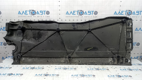 The left underbody protection of the VW Tiguan 18-24 is worn out, the fastening is dented