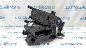 The bare heater housing of the Kia Niro 23-24 HEV air conditioner for the rear row air conditioning is broken.