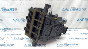The bare heater housing of the Kia Niro 23-24 HEV air conditioner for the rear row air conditioning is broken.