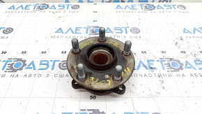 Rusty front right hub for Lexus CT200h 11-17