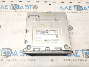 The CD changer drive for 6 discs in a VW Tiguan 18-24 is broken.