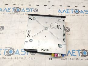 The CD changer drive for 6 discs in a VW Tiguan 18-24 is broken.
