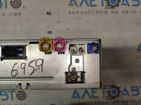 The CD changer drive for 6 discs in a VW Tiguan 18-24 is broken.