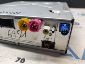 The CD changer drive for 6 discs in a VW Tiguan 18-24 is broken.