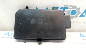 The fuse box cover under the dashboard of the Polestar 2 21-25 is worn out.