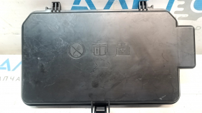 The fuse box cover under the dashboard of the Polestar 2 21-25 is worn out.