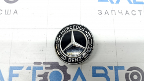 The Mercedes W167 GLE 350 450 20-23 hood emblem has peeled off.