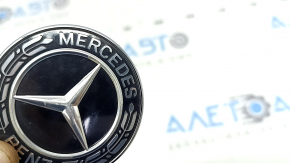 The Mercedes W167 GLE 350 450 20-23 hood emblem has peeled off.