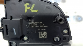 The left steering wheel control buttons on a Jeep Grand Cherokee WK2 14-22 have peeled off.