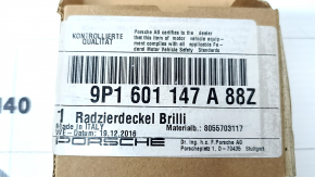 Center cap for Porsche 12-wheel drive