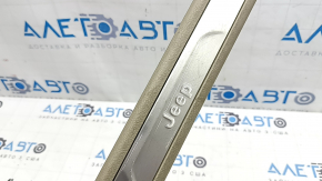 Front left door sill plate for Jeep Grand Cherokee WK2 11-22, beige with chrome, scratches