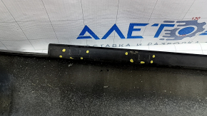 Left threshold of Jeep Grand Cherokee WK2 11-22 structure, scratches, broken fasteners, broken fastener