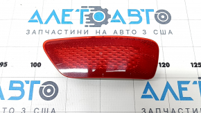 Jeep Grand Cherokee WK2 11-22 rear right reflector is worn.