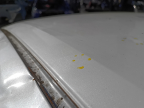 Metal roof for a 19-22 Honda Insight without a sunroof, with dents and bumps on the body.