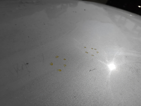 Metal roof for a 19-22 Honda Insight without a sunroof, with dents and bumps on the body.