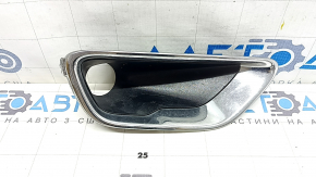 Right fog light frame for Jeep Grand Cherokee WK2 17-22, complete with chrome trim, scratches, crack in mount