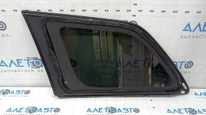 Jeep Grand Cherokee WK2 20-22 rear right window with chrome molding and scratches on the glass.