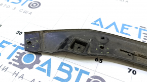 The central hood seal on an Audi A4 B9 17-25 has broken fasteners.