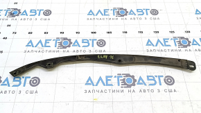 The left hood seal on an Audi A4 B9 17-25 has broken fasteners.
