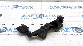 The front bumper mount on the right fender of the Audi A4 B9 17-19 is broken.