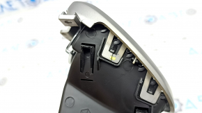 Left dashboard air duct deflector for Jeep Grand Cherokee WK2 19-22 with silver trim, cracks in fasteners, broken fastener