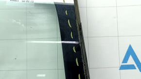 Toyota Prius 30 windshield, 10-15, air along the edge, sand, chip