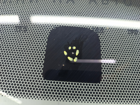Toyota Prius 30 windshield, 10-15, air along the edge, sand, chip