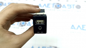 USB Hub, AUX Toyota Prius 30 10-15 without cover