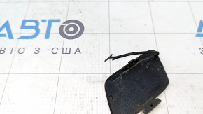 The towing hook plug for the front bumper of the Audi A4 B9 17-17 is broken.