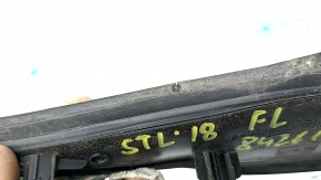 The left windshield wiper seal on an Alfa Romeo Stelvio 18-25 is torn.