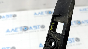 The left rear bumper mount for the Alfa Romeo Stelvio 18-25 is broken.