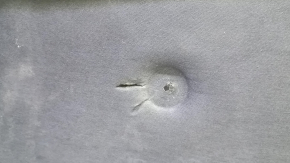 The hood insulation of the Jeep Cherokee KL 19-20 is torn.