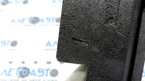The right trunk foam of the Alfa Romeo Stelvio 18-25 is dented.