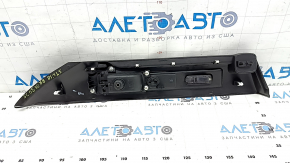 Alfa Romeo Stelvio 18-22 black lower right rear pillar trim, scratches, crack in mount