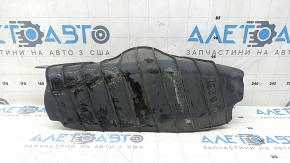 The lower control arm lining under the rear right spring of the Audi Q5 80A 18-24 is worn and has tears.